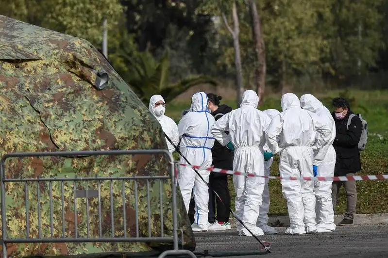 Россия перебросит в Италию восемь бригад военных вирусологов