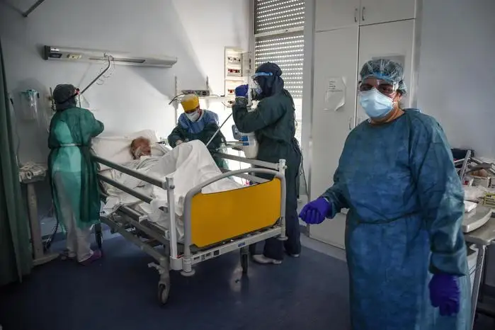 Число заболевших коронавирусом в Италии превысило 200 тысяч человек