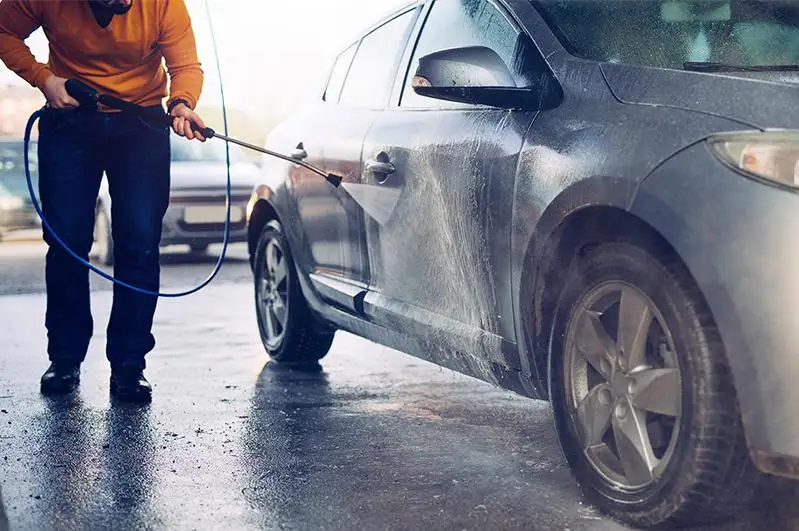 Мы работали в «ноль», но это была моя гражданская позиция – владелец автомойки о возобновлении работы