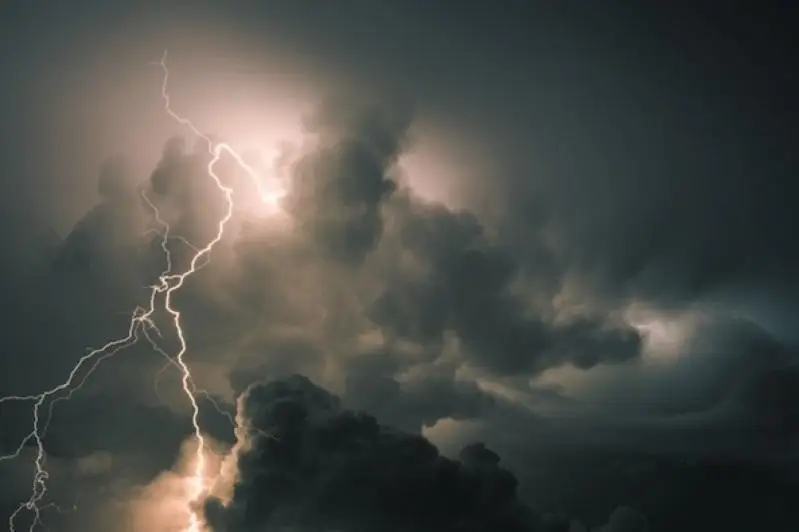 Гроза, шквал, туман: штормовое предупреждение объявили в семи областях РК