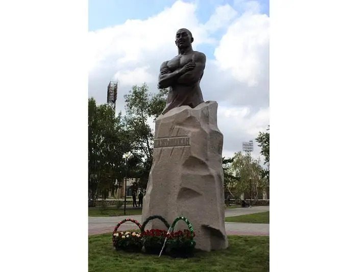 Памятник Кажымукану Мунайтпасову открыли в День города в Степногорске