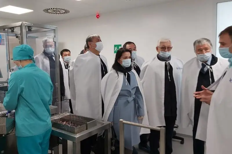 Карагандинский фармацевтический комплекс посетили депутаты Сената