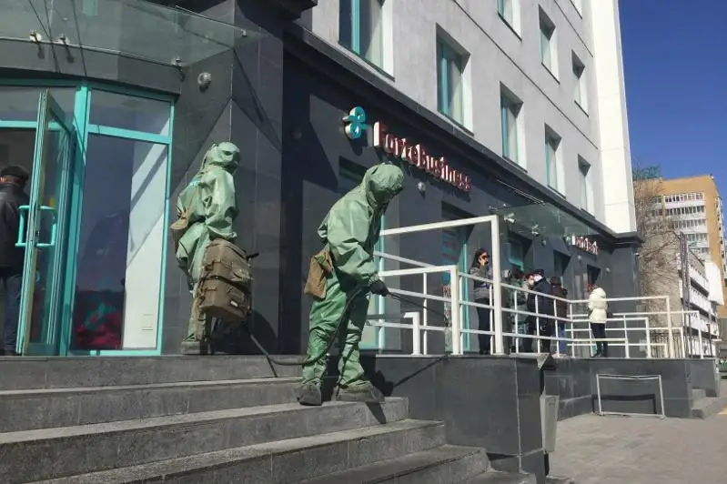 Военнослужащие дезинфицируют улицы Ушарала и Семея