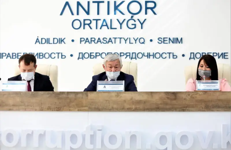 Бердибек Сапарбаев ответил на вопросы жамбылцев в прямом эфире «Antikor.Live»