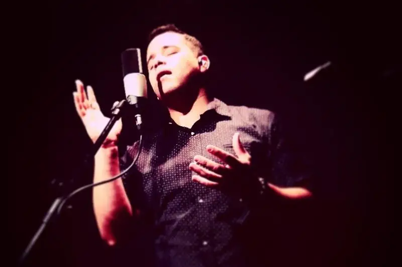 Песни Димаша Кудайбергена перевел на испанский язык музыкант из Чили