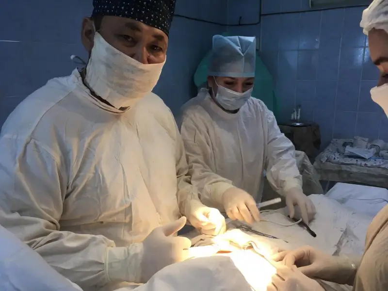 Огромную липому удалили у 15-летней девочки в Караганде