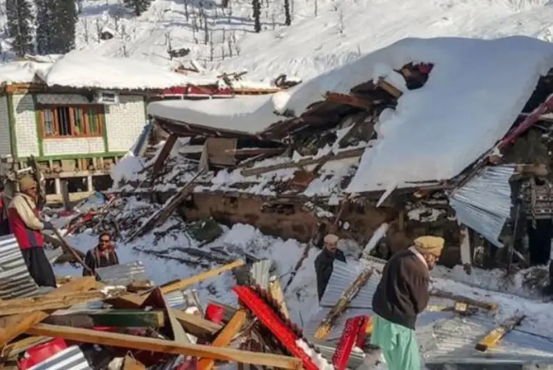 Оползни и лавины в Кашмире: 62 человека погибли