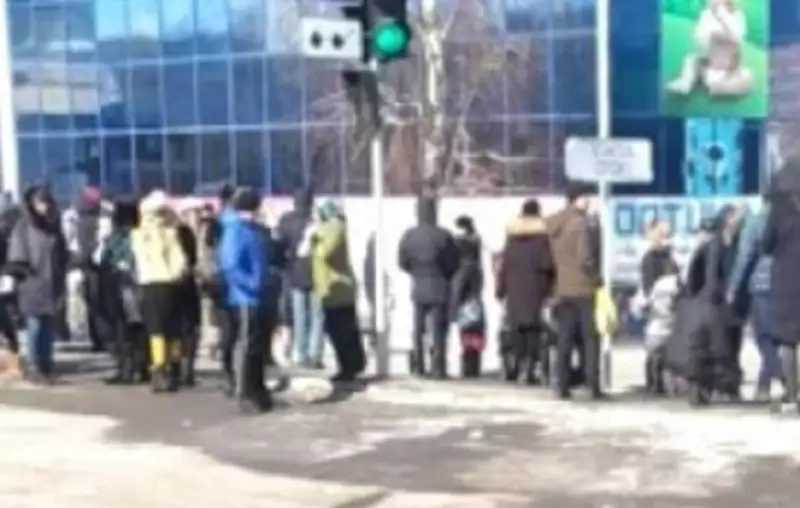 Более 400 человек эвакуировали из торгового дома в Темиртау