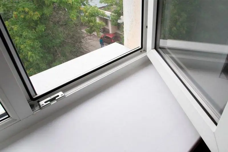 Первоклассник выпал из окна школы в Алматы