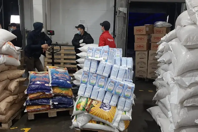 Мактааральский предприниматель обеспечил 260 семей продуктами питания