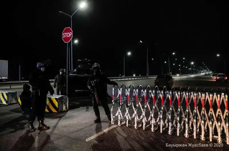 Пьяный водитель пытался прорваться через блокпост в Нур-Султане