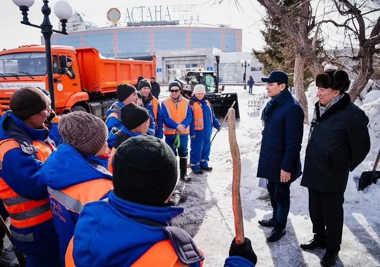 Алтай Кульгинов поблагодарил коммунальщиков за их труд
