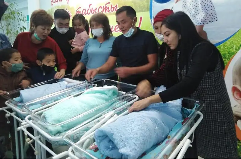 После двойни жительница Тараза родила тройню