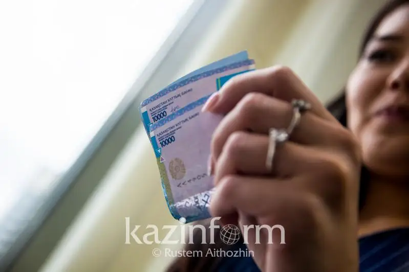 Объем денежных переводов из Казахстана за рубеж снизился на 12,5%