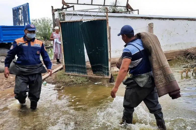 Свыше 4,5 млн кубометров воды откачано из населенных пунктов Мактаарала