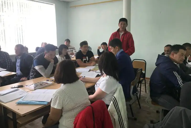 Безработных и самозанятых учат быть бизнесменами в СКО