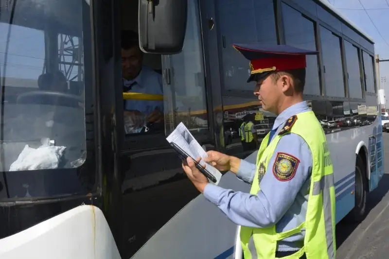Пьяного водителя автобуса сняли с маршрута в Таразе