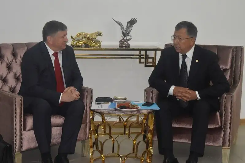 Жансеит Туймебаев встретился с послом Молдовы Андреем Негуца