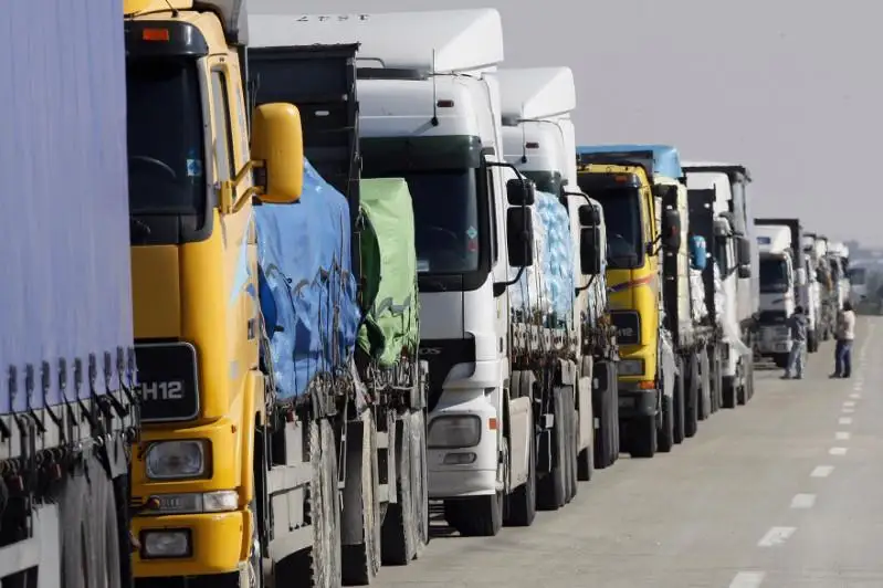 МИД РК прокомментировал транспортные заторы на казахстанско-российской границе