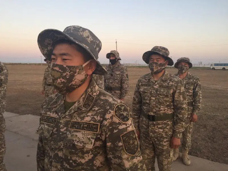 Братья-близнецы работают саперами в Арыси