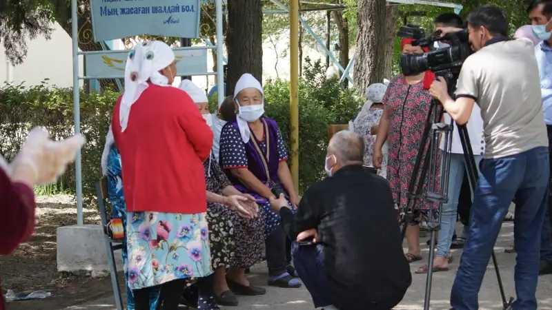 Жители Мактааральского района благодарят казахстанцев за помощь