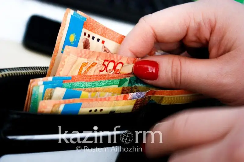 К выплате крупной суммы приговорена за взятку директор центра соцобслуживания Актобе