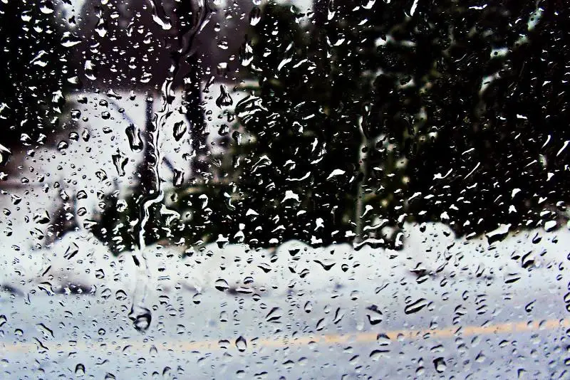 Снег с дождем идет в Карагандинской области