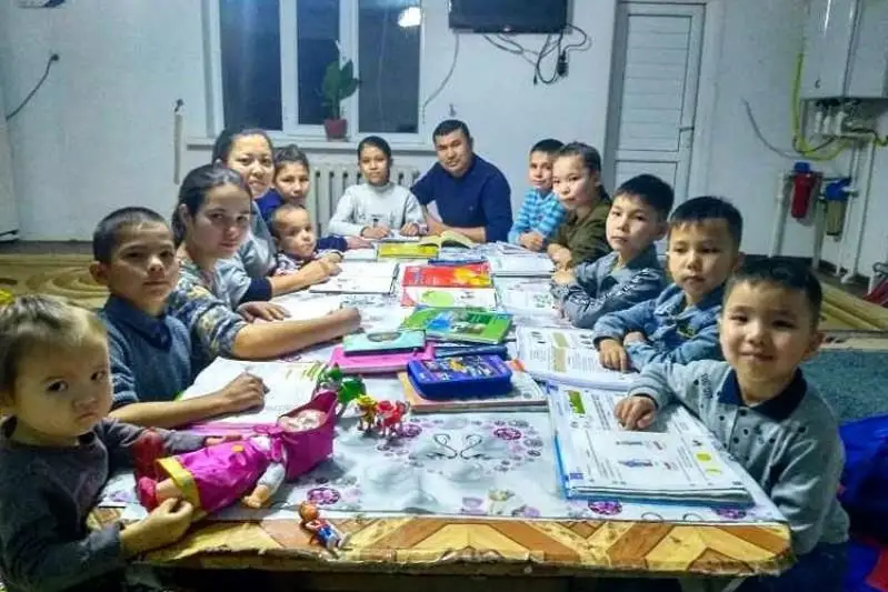 11 детей разных этносов воспитывает жамбылский полицейский