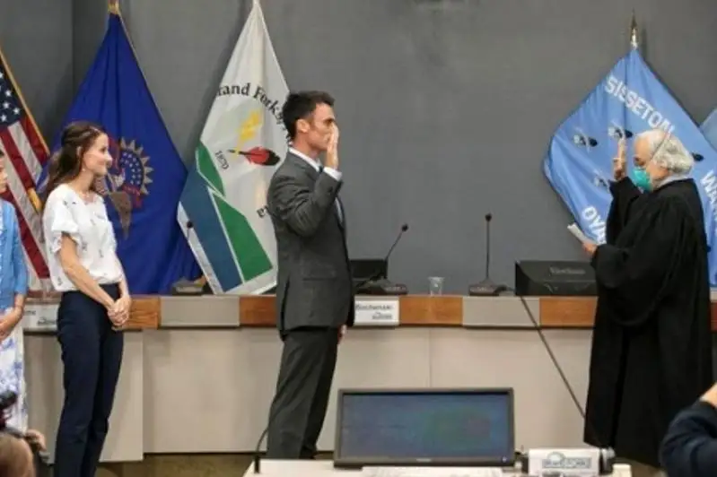 Экс-капитан «Барыса» и сборной Казахстана официально вступил в должность мэра в США