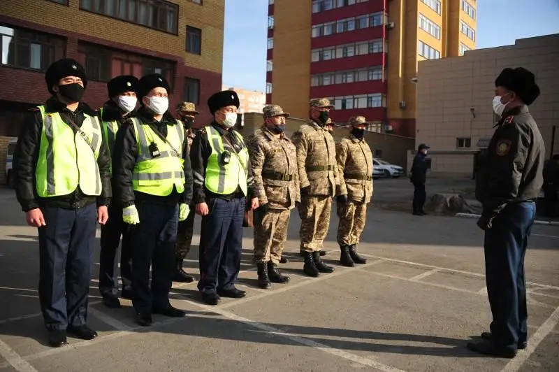Свыше 600 военнослужащих патрулируют общественные места в городах ВКО