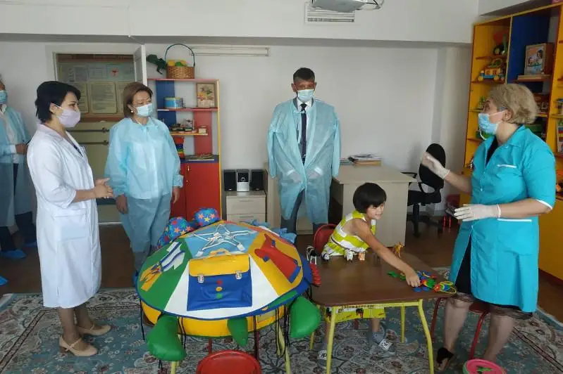 Сенаторы проверили качество оказываемых услуг детям с особыми потребностями в Алматы