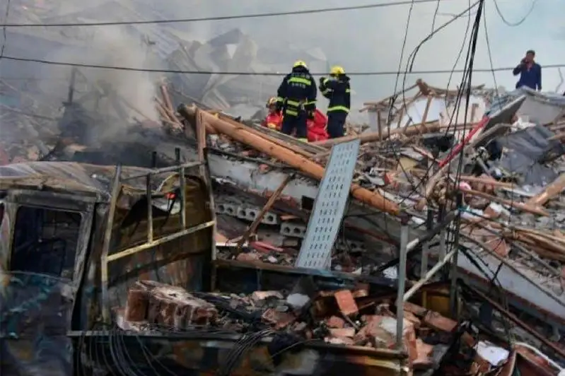 Число погибших в результате взрыва автоцистерны в Китае достигло 19 человек