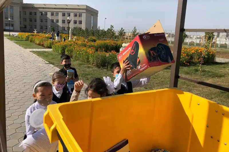 Около 40 тонн вторсырья собрали школьники Нур-Султана