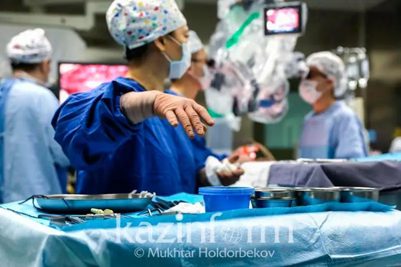 Врачи Алматы извлекли из черепа мужчины пулю и спасли ему жизнь