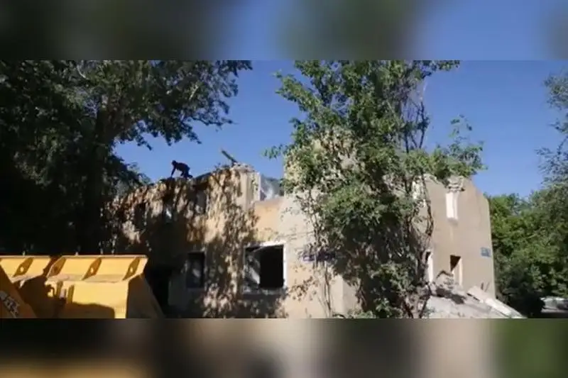Аварийные дома начали сносить в Нур-Султане