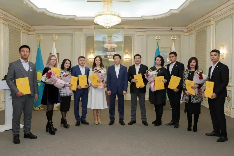 Юморист Турсынбек Кабатов и боксер Мейирим Нурсултанов пополнили ряды партии «Nur Otan»