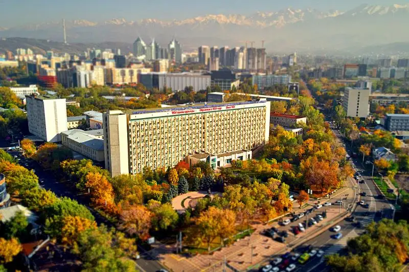 Более 450 грантов для казахстанцев в магистратуру