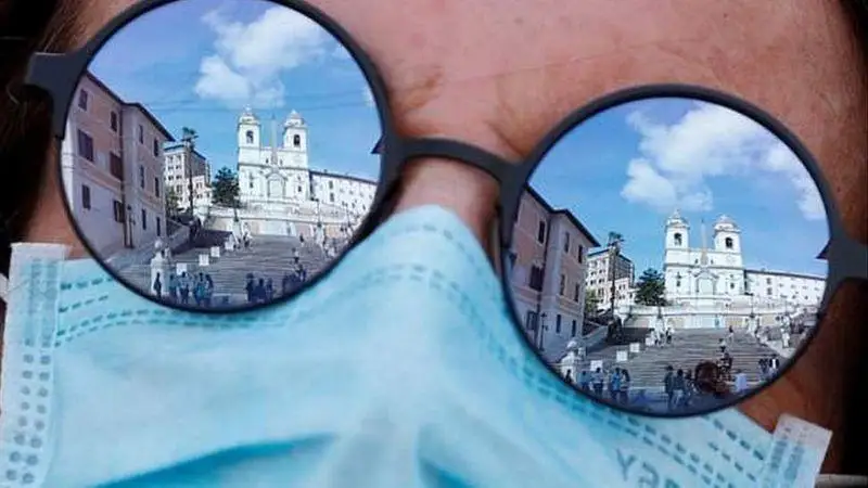 Коронавирус: рекордный рост заболевших в Украине, красные зоны во Франции и Британии