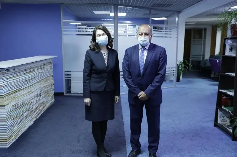 Советник Президента Сэр Сума Чакрабарти провел встречу с Анар Жаилгановой