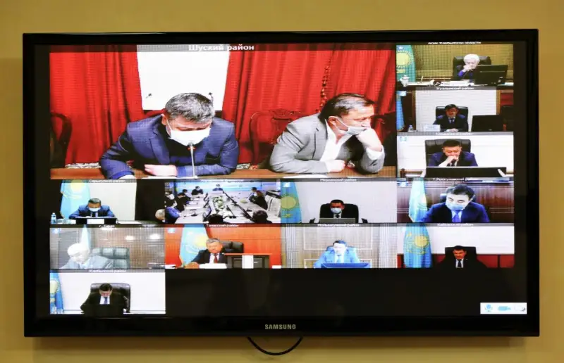 Более 700 жамбылских медиков получат надбавку к зарплате