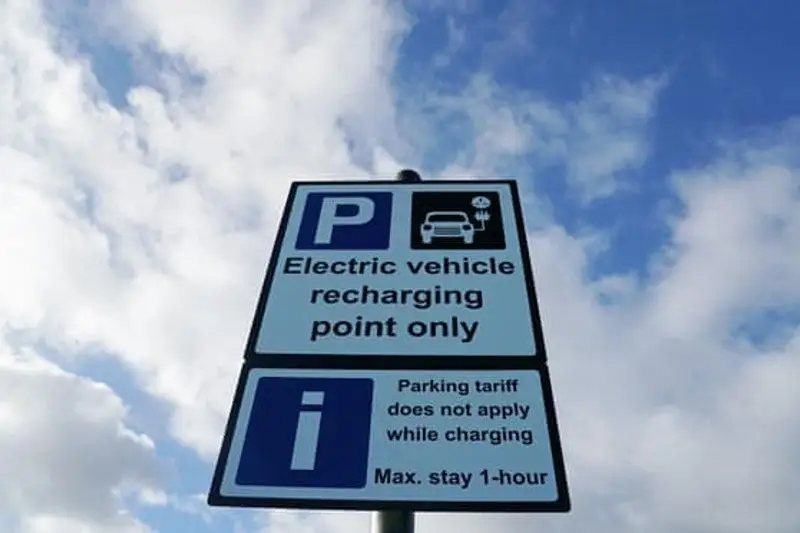 Великобритания планирует запретить продажу автомобилей на бензине с 2030 года