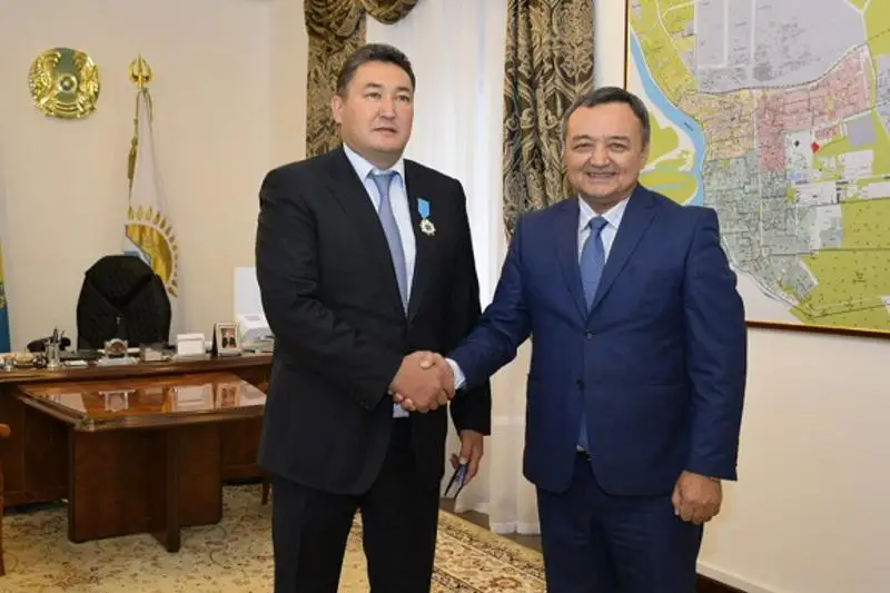 Булату Бакауову вручили знак «Үздік әлеуметтік әріптес»