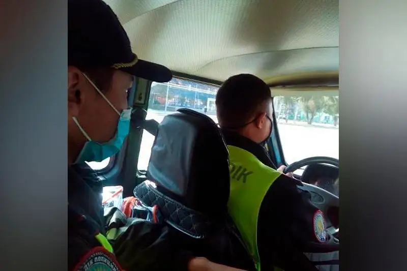 Роженицу на патрульной машине доставили в роддом  Усть-Каменогорска