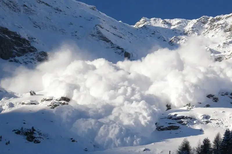 В бассейнах рек Киши и Улкен Алматы 24-30 апреля возможен сход снежных лавин