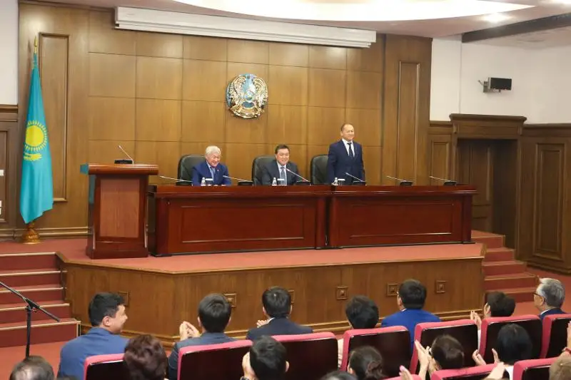 Аскар Мамин представил нового министра труда и социальной защиты населения РК