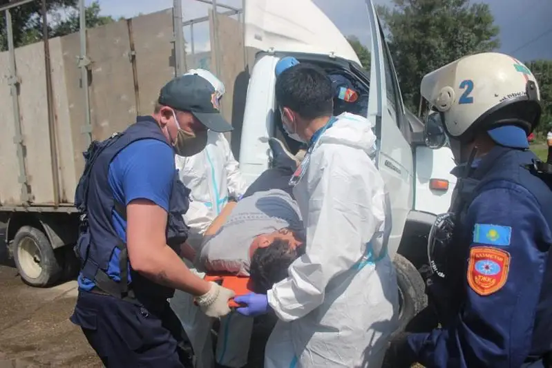 С зажатой ногой в искореженном авто: мужчину спасли при ДТП в Усть-Каменогорске