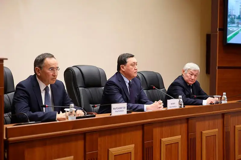 Аскар Мамин представил нового акима Жамбылской области Бердибека Сапарбаева