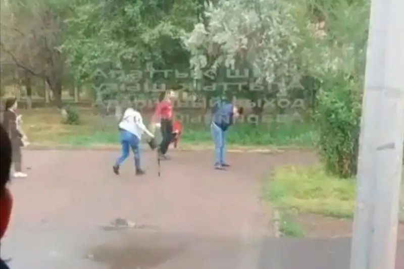 Брызнувшего баллончиком в лицо пассажиру автобуса мужчину задержали в столице