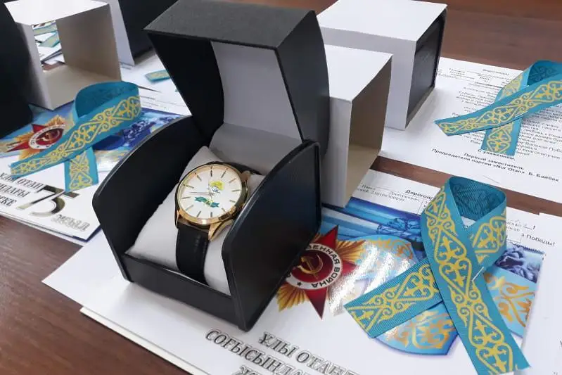 Ветеранам в Семее развозят памятные подарки