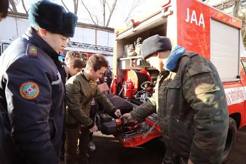Службы спасения провели день открытых дверей в Алматы